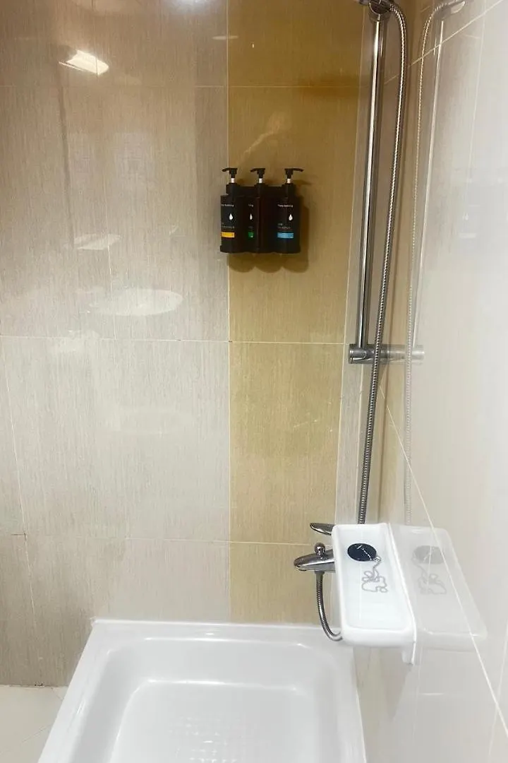 Apartamento Rest House Hostel Abu Dabi